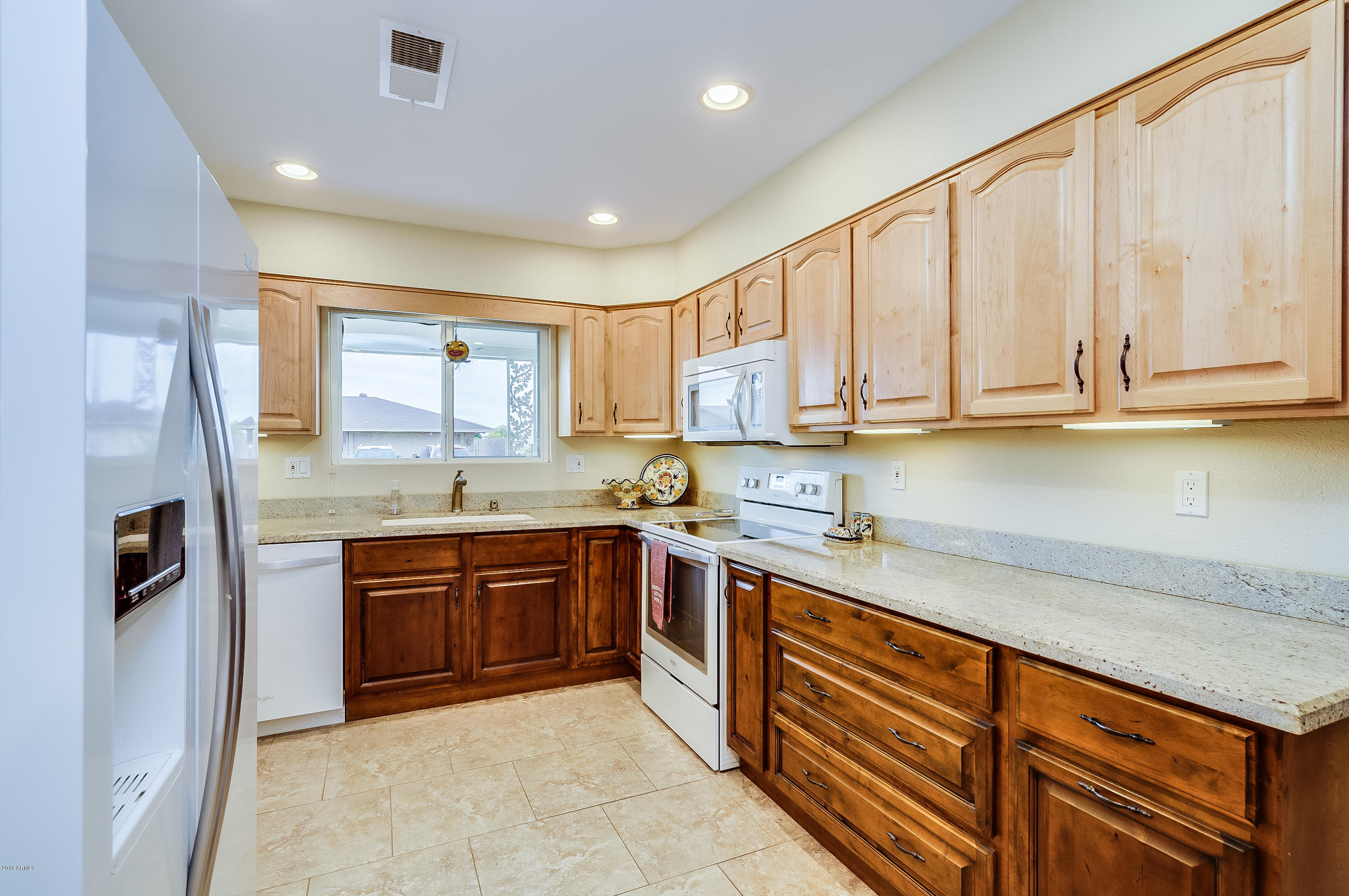10460 West White Mountain Road Sun City, AZ 85351 - Photo 8 of 28 Kitchen