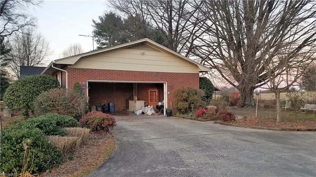 301 Sandy Cross Road Reidsville, NC 27320 - Photo 3 of 34