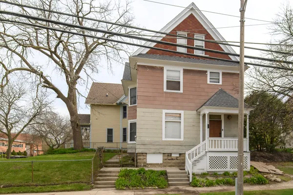 $250,000 | 107 West Brown Street, Milwaukee, WI 53212