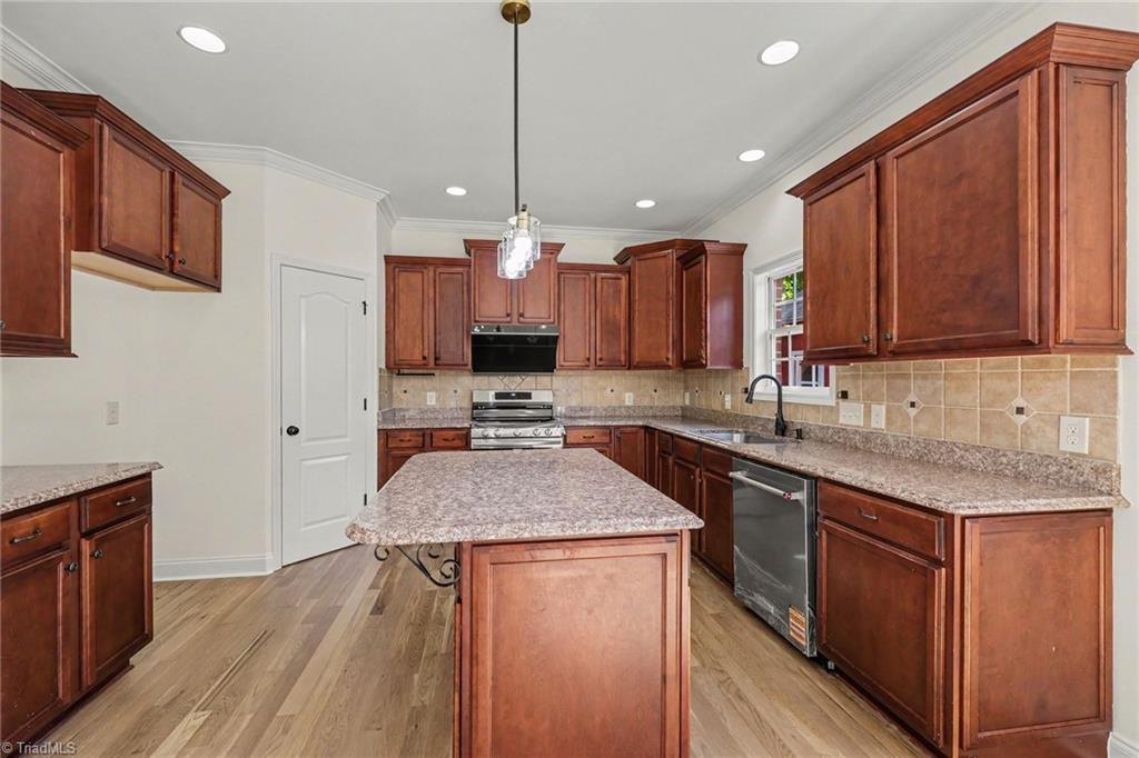 8919 Grove Park Drive Oak Ridge, NC 27310 - Photo 8 of 43 Gallery Image 8