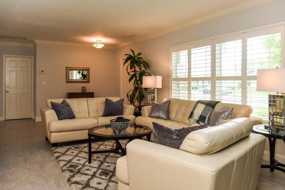 1620 Northwest 11th Street Boca Raton, FL 33486 - Photo 12 of 23 Living Room