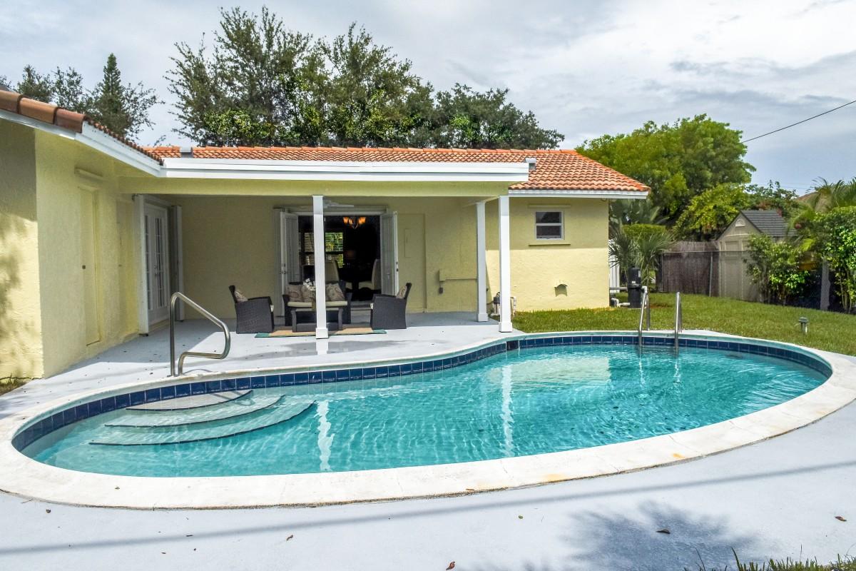 1620 Northwest 11th Street Boca Raton, FL 33486 - Photo 3 of 23 26_WX39GK_still_pool