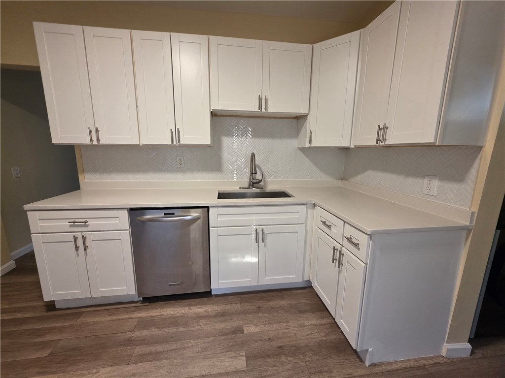 28 Carver Street Pawtucket, RI 02860 - Photo 2 of 37