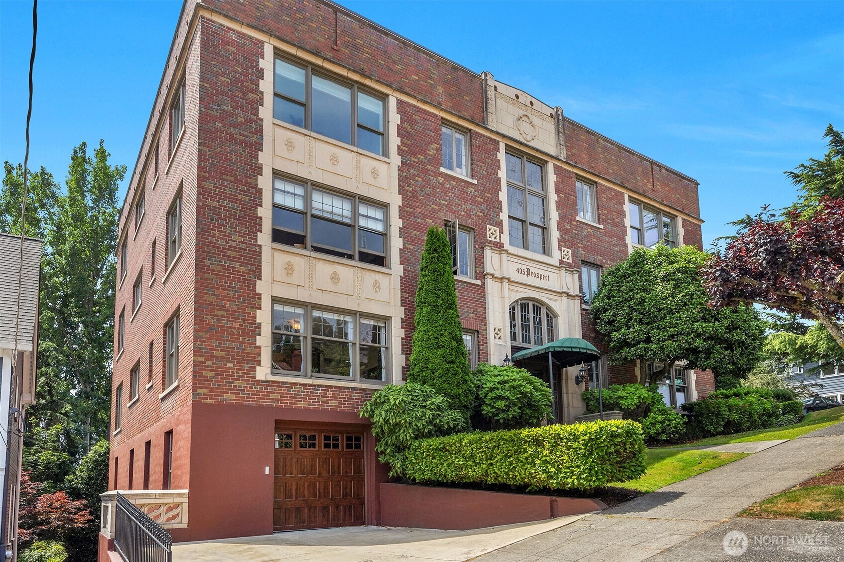 405 Prospect Street, Unit 102 Seattle, WA 98109 - Photo 3 of 40