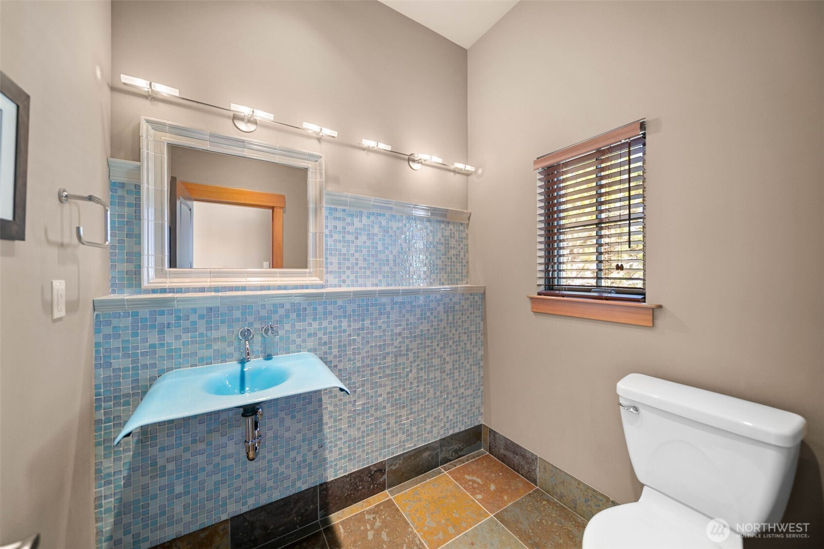 232 Crystal Drive Chelan, WA 98816 - Photo 22 of 39 a bathroom with a toilet sink and mirror
