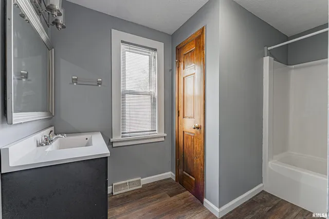 $96,000 | 626 7th Street, Lincoln, IL 62656