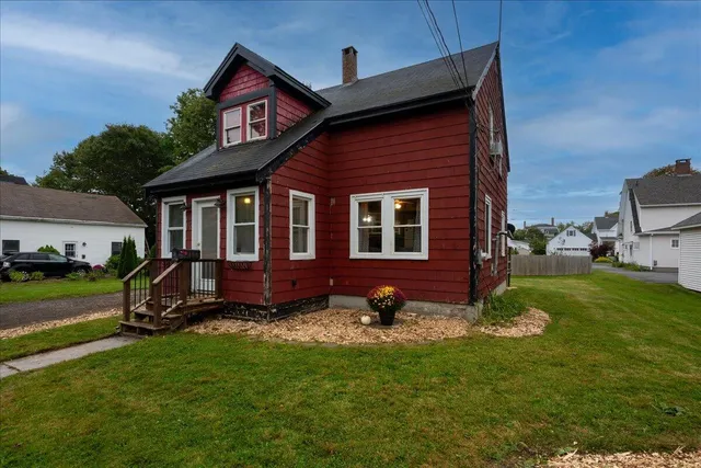 $240,000 | 16 Hill Street, Rockland, ME 04841