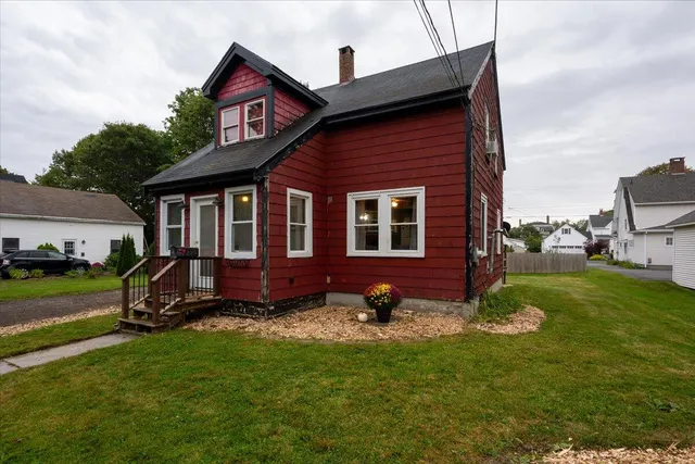 $240,000 | 16 Hill Street, Rockland, ME 04841
