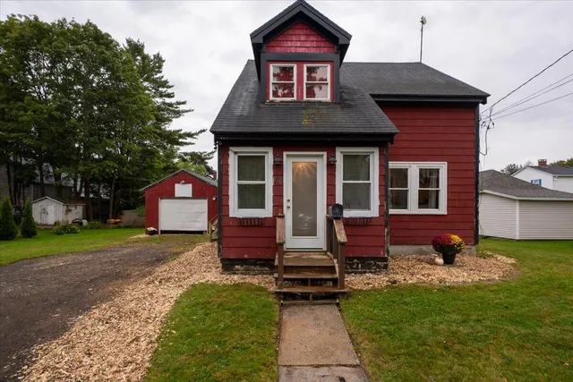 $240,000 | 16 Hill Street, Rockland, ME 04841