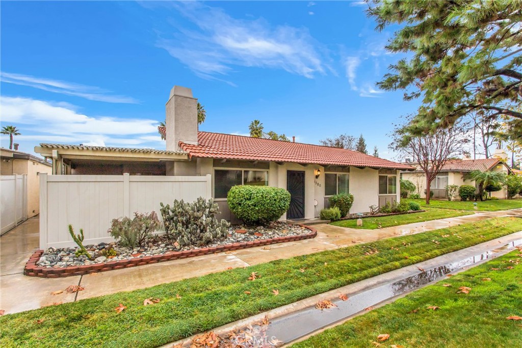 1580 Lisa Lane Redlands, CA 92374 - Photo 4 of 29