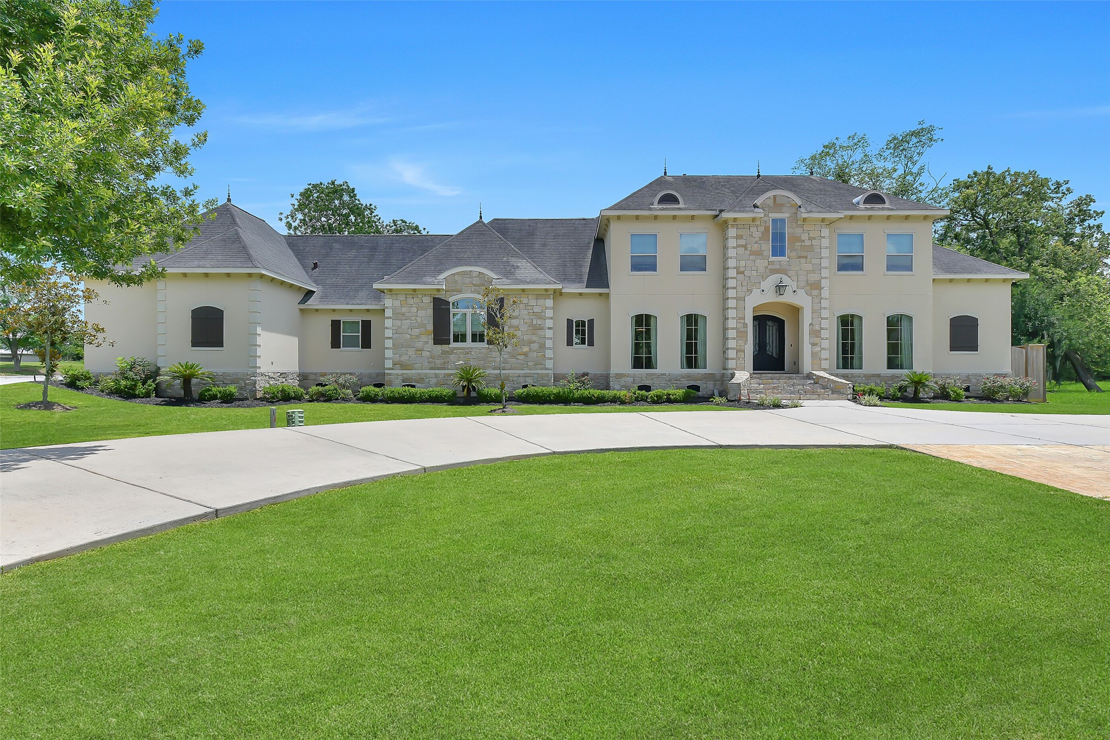 2901 Green Tee Drive Pearland, TX 77581 - Photo 1 of 50