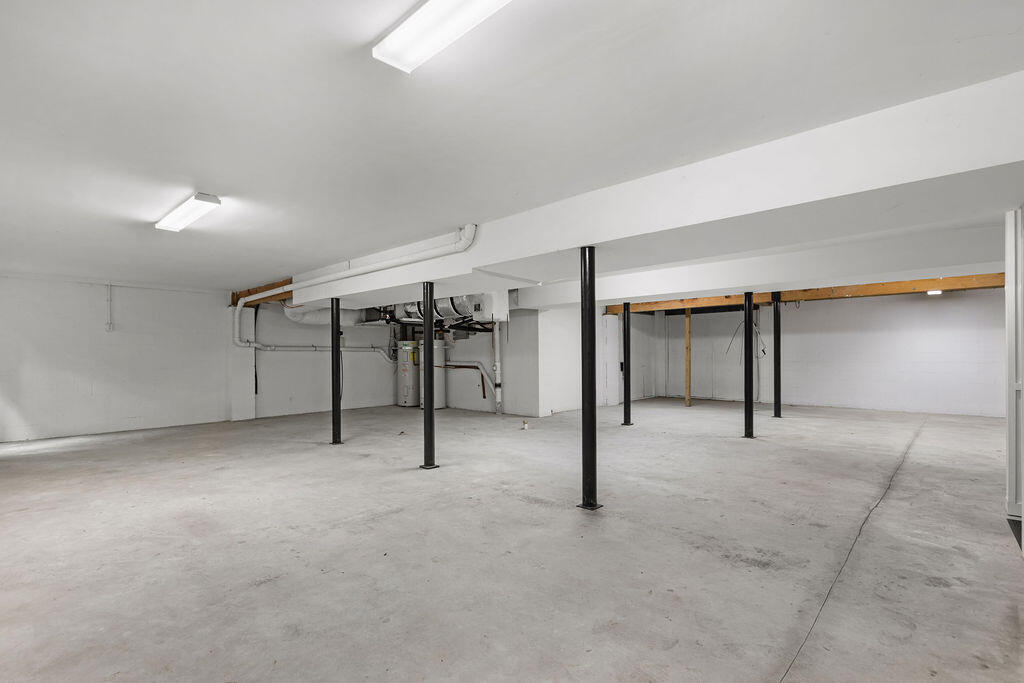 2649 Seabrook Island Road Seabrook Island, SC 29455 - Photo 49 of 72 2649-Seabrook-Island-Road-Interiors-36