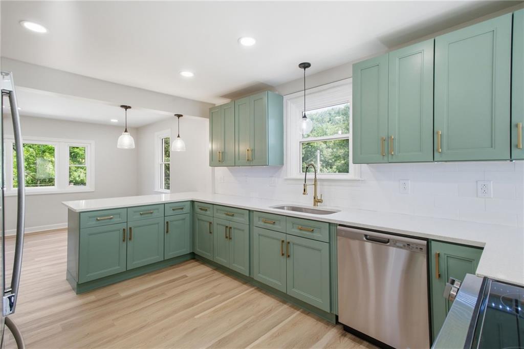 985 Blackhawk Road Beaver Falls, PA 15010 - Photo 4 of 31