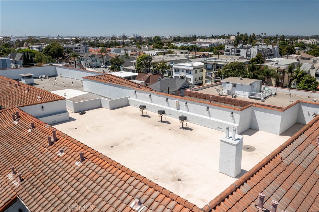 327 Chestnut Avenue, Unit 201 Long Beach, CA 90802 - Photo 27 of 29 a picture of a city view