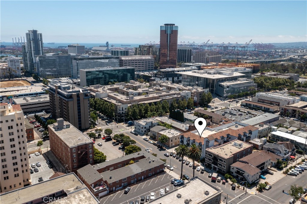 327 Chestnut Avenue, Unit 201 Long Beach, CA 90802 - Photo 28 of 29 a view of a city