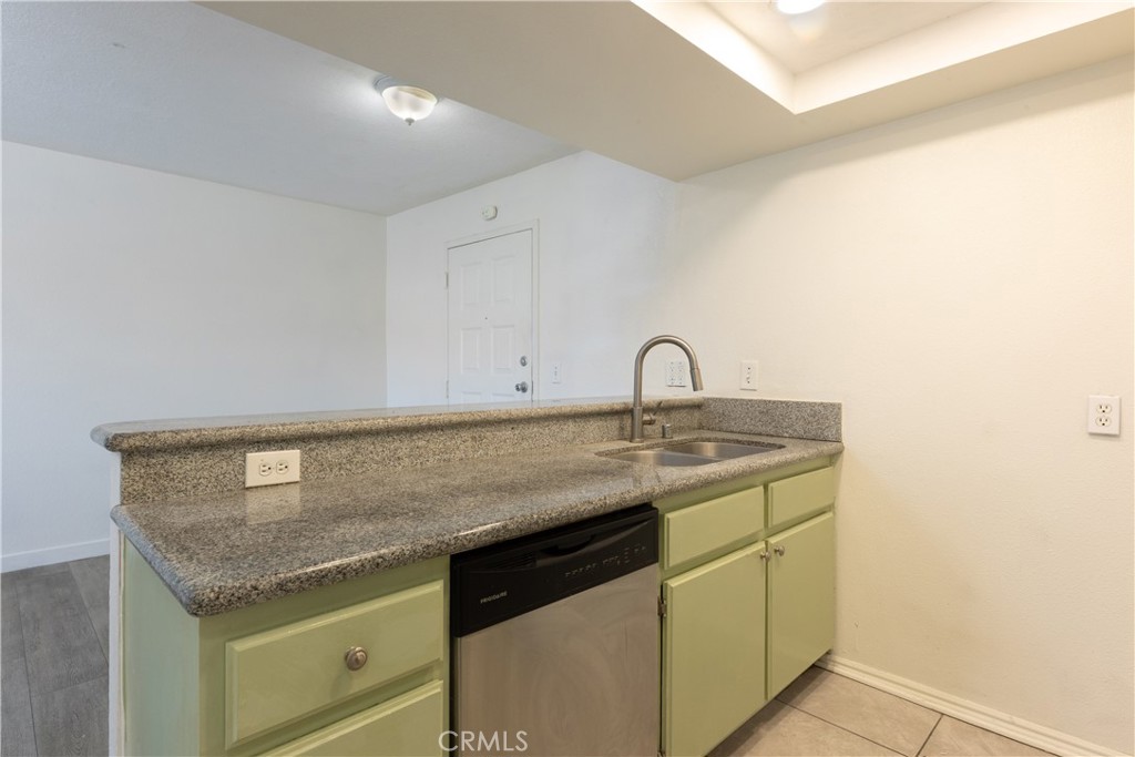 327 Chestnut Avenue, Unit 201 Long Beach, CA 90802 - Photo 8 of 29 a view of a sink and cabinets
