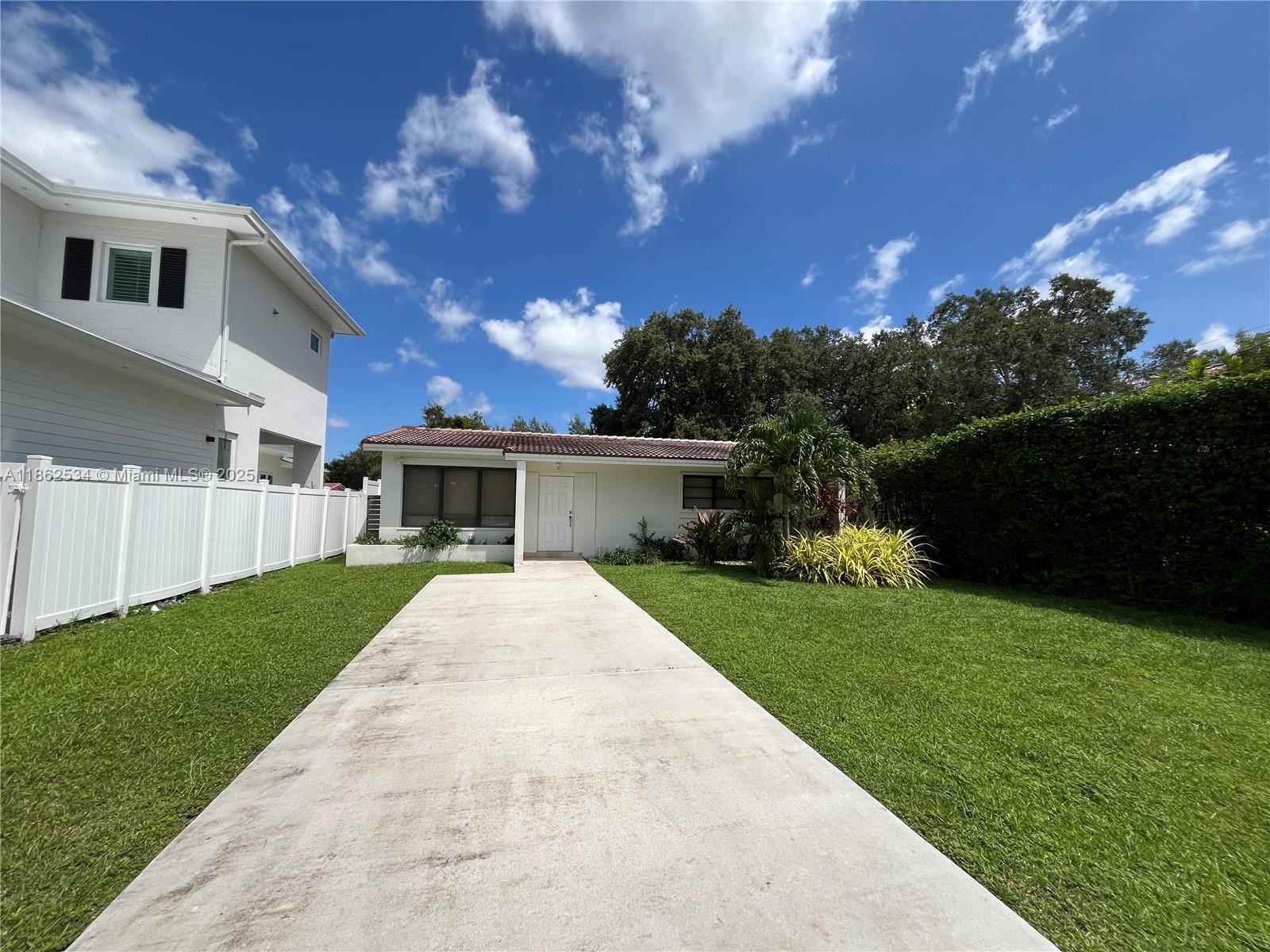 6345 Southwest 35th Street Miami, FL 33155 - Photo 2 of 12