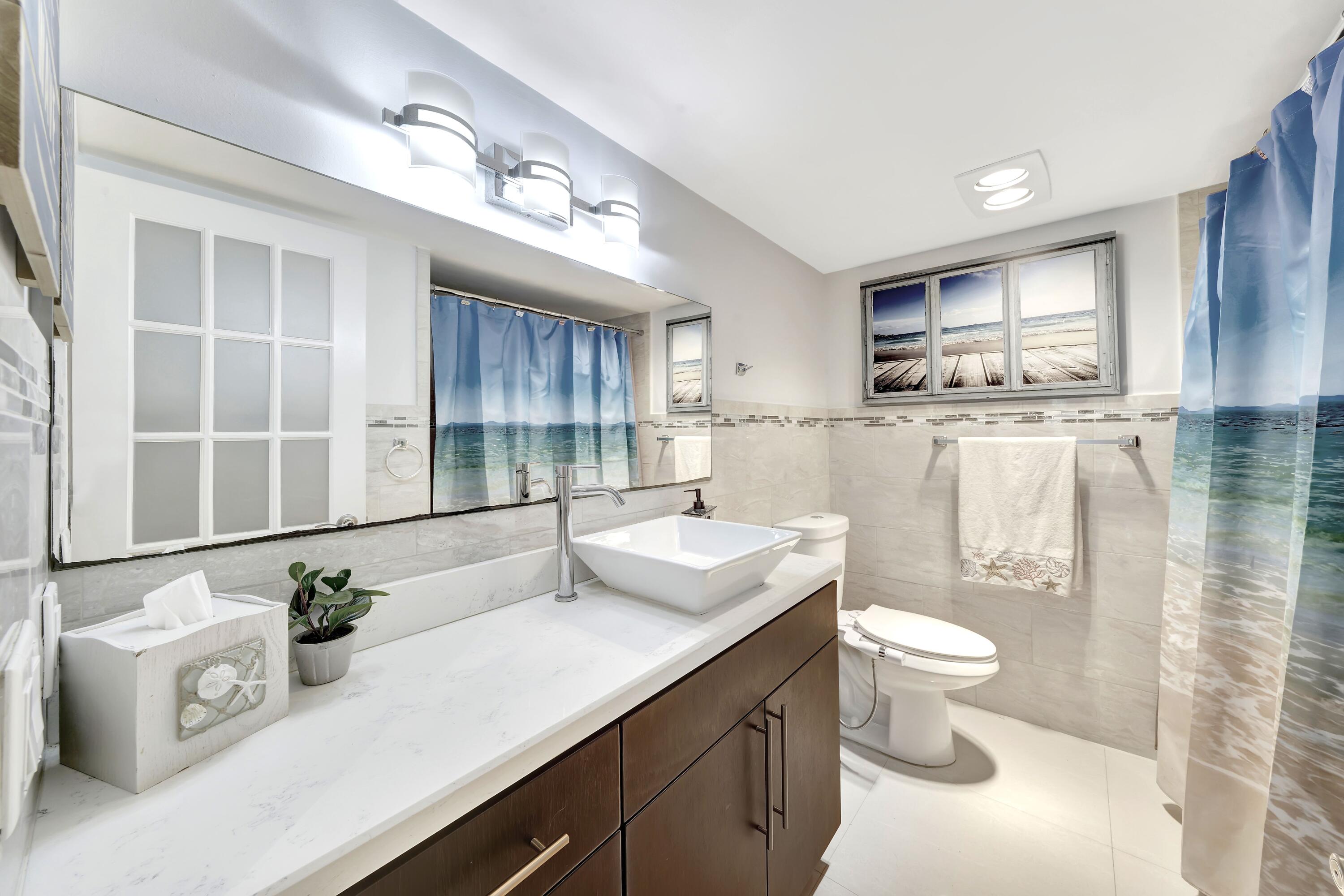 1111 South Ocean Boulevard, Unit 319 Boca Raton, FL 33432 - Photo 25 of 49 Guest Bth - 1111 S. Ocean Blvd. 319 Boca