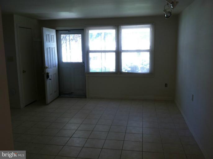 2074 Larkhall Road Baltimore, MD 21222 - Photo 1 of 10 Living Room