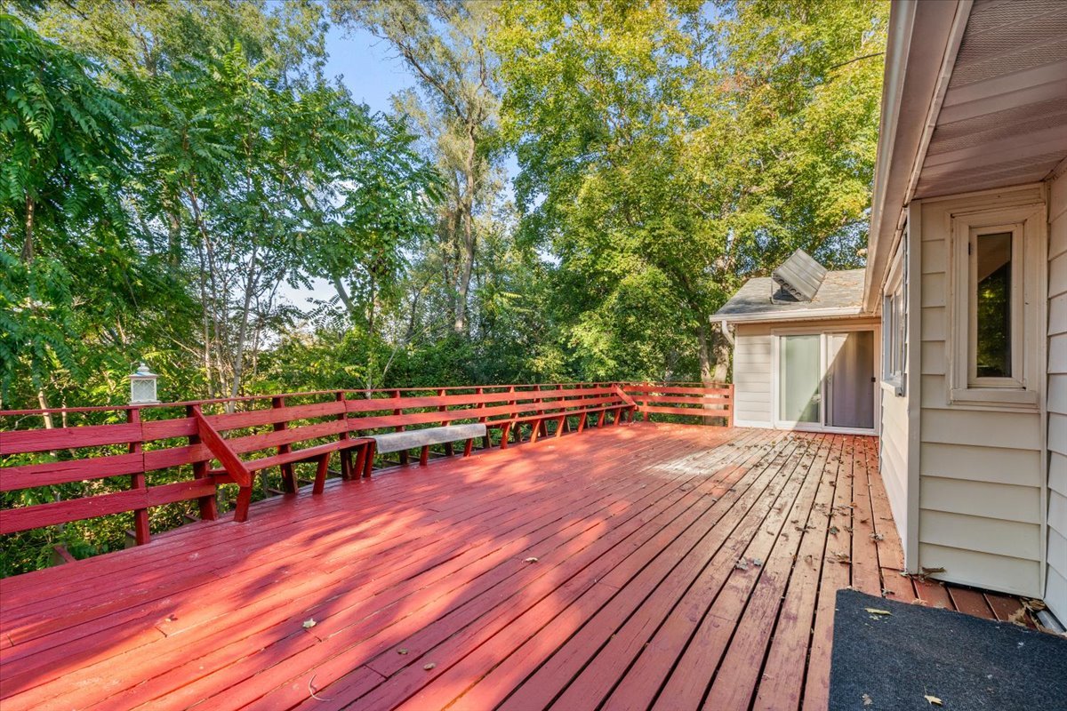 8210 Ridgewood Road Rock Island, IL 61201 - Photo 7 of 59