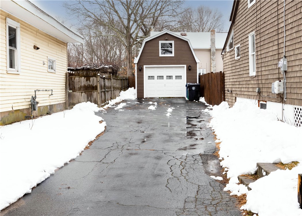 33 Wadsworth Street Warwick, RI 02889 - Photo 3 of 20 Gallery Image 3