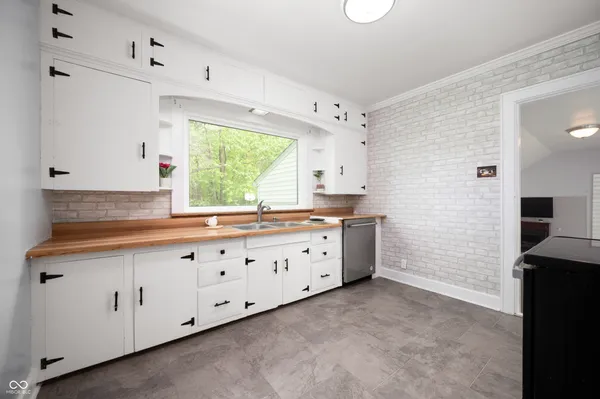 $299,000 | 6851 West County Road 550 South, Daleville, IN 47334