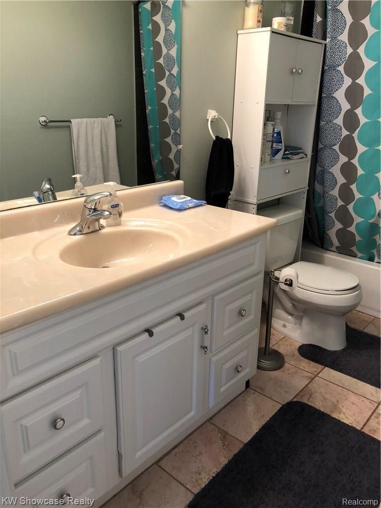 150 Ladd Road, Unit 2 Walled Lake, MI 48390 - Photo 28 of 47 full bathroom