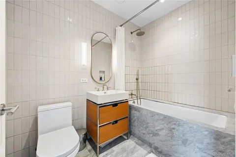 $998,000 | 11 Hoyt Street, Unit 36H | Downtown Brooklyn