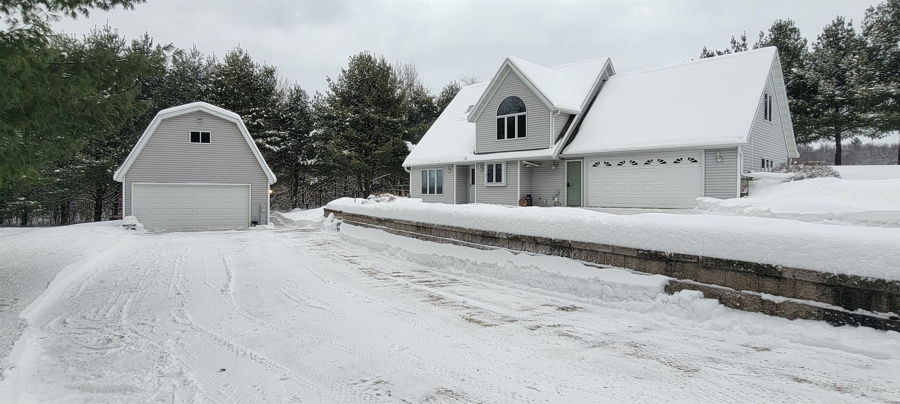 N1465 West Spencer Lake Road Waupaca, WI 54981 - Photo 1 of 1