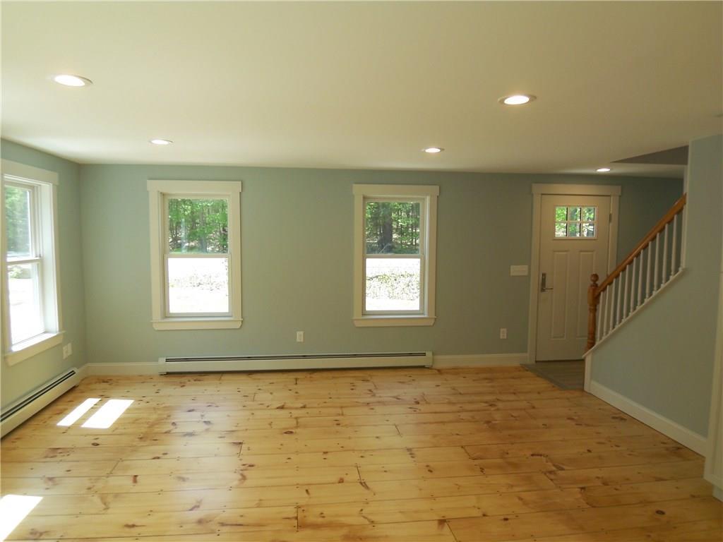67 Mountain Road Cape Neddick, ME 03902 - Photo 4 of 18 Photo