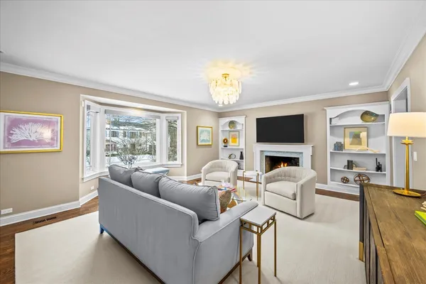 $2,175,000 | 1255 Forest Glen Drive North, Winnetka, IL 60093