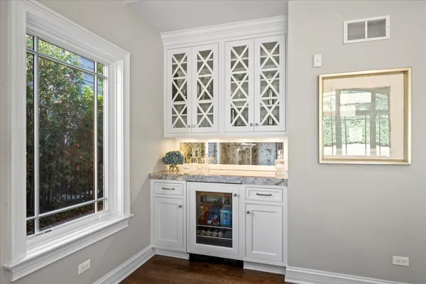 $2,175,000 | 1255 Forest Glen Drive North, Winnetka, IL 60093