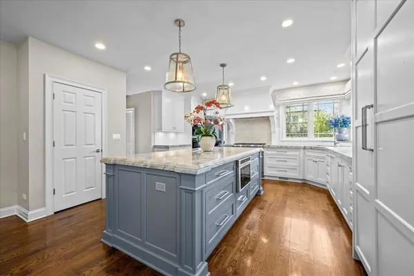 $2,175,000 | 1255 Forest Glen Drive North, Winnetka, IL 60093