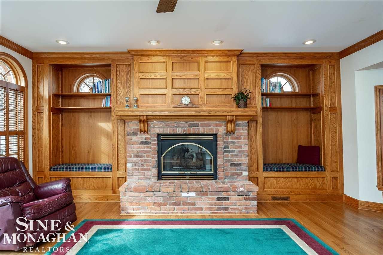903 Roslyn Road Grosse Pointe, MI 48236 - Photo 5 of 38 50061069-4.JPG