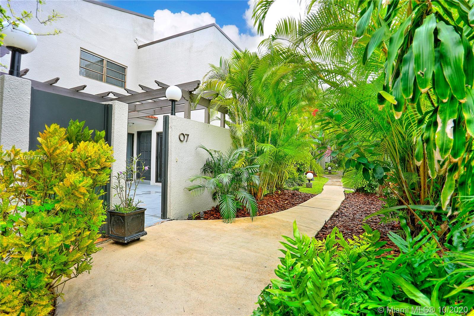4702 Southwest 67th Avenue, Unit O7 Miami, FL 33155 - Photo 4 of 33