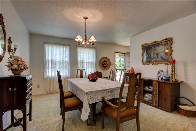 130 Lakeview Court Tennessee Ridge, TN 37178 - Photo 4 of 20