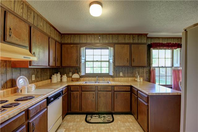 130 Lakeview Court Tennessee Ridge, TN 37178 - Photo 8 of 20