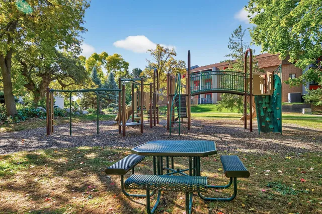 $425,000 | 8945 Preserve Boulevard, Eden Prairie, MN 55347