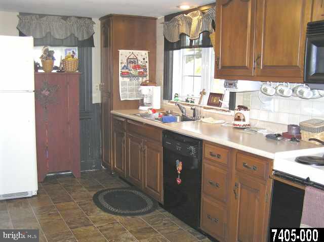 135 North High Street Spring Grove, PA 17362 - Photo 4 of 9