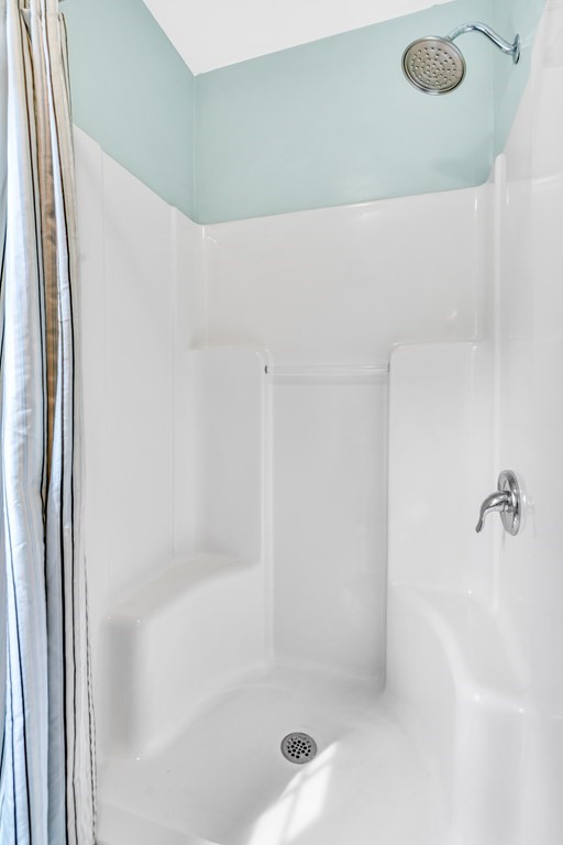 236 Gates Pond Road Berlin, MA 01503 - Photo 18 of 42 a bathroom with a bathtub