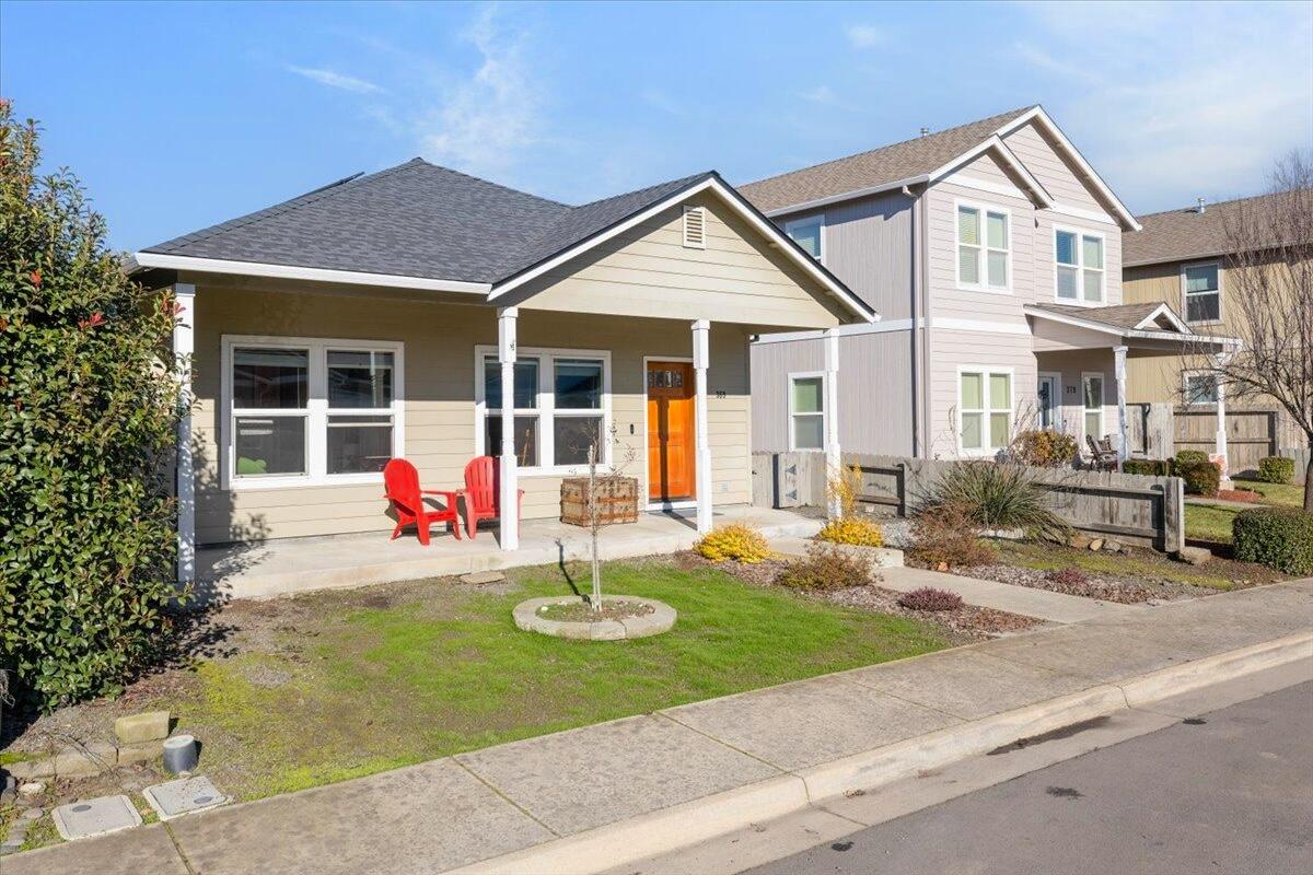 369 Cascade Drive Central Point, OR 97502 - Photo 3 of 42 360_Cascade_3