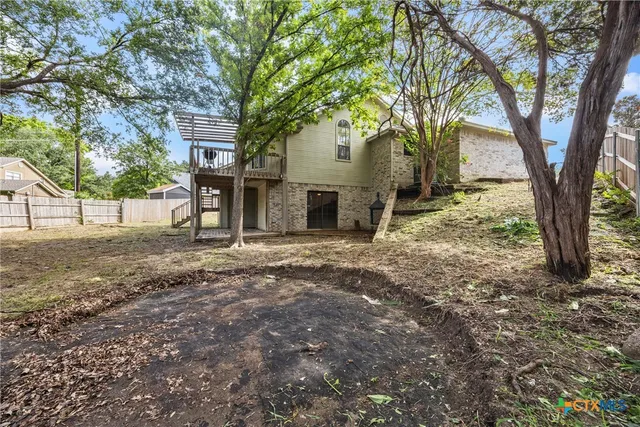 a view of a yard with a tree