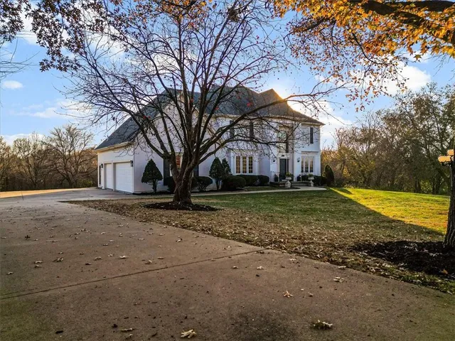 $1,095,000 | 10125 West 149th Terrace, Overland Park, KS 66221