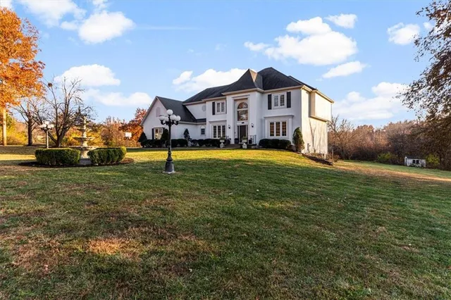 $1,095,000 | 10125 West 149th Terrace, Overland Park, KS 66221