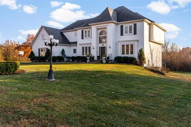 $1,095,000 | 10125 West 149th Terrace, Overland Park, KS 66221