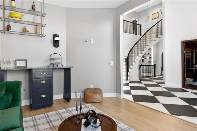 $1,095,000 | 10125 West 149th Terrace, Overland Park, KS 66221