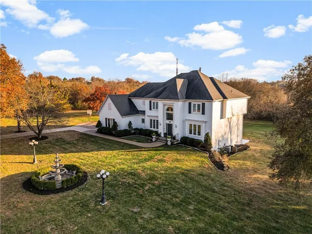 $1,095,000 | 10125 West 149th Terrace, Overland Park, KS 66221