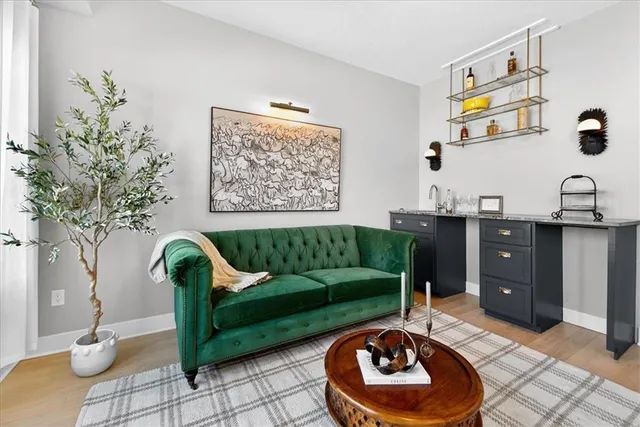 $1,095,000 | 10125 West 149th Terrace, Overland Park, KS 66221