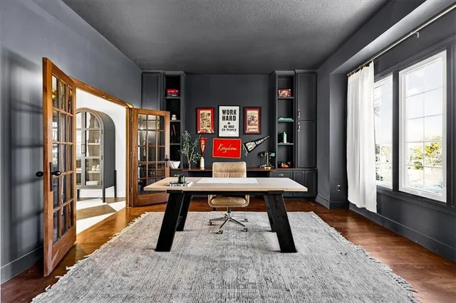 $1,095,000 | 10125 West 149th Terrace, Overland Park, KS 66221