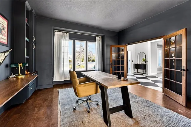 $1,095,000 | 10125 West 149th Terrace, Overland Park, KS 66221